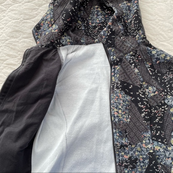 Lululemon coat - Picture 2 of 4